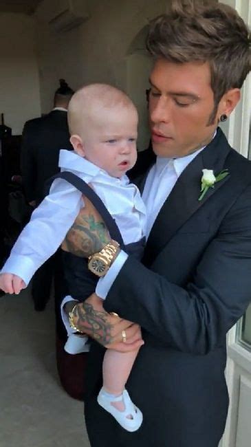 fedez vestito versace